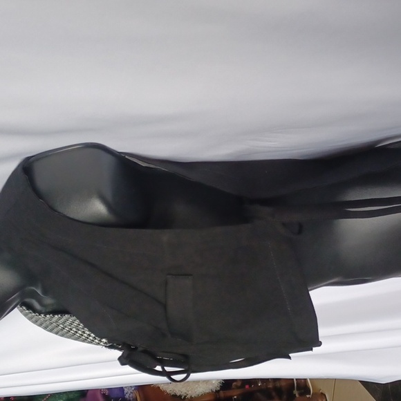 F. Modern Unique Fashion Crop Top/vest, 15" PTP, 10" L - Picture 3 of 7